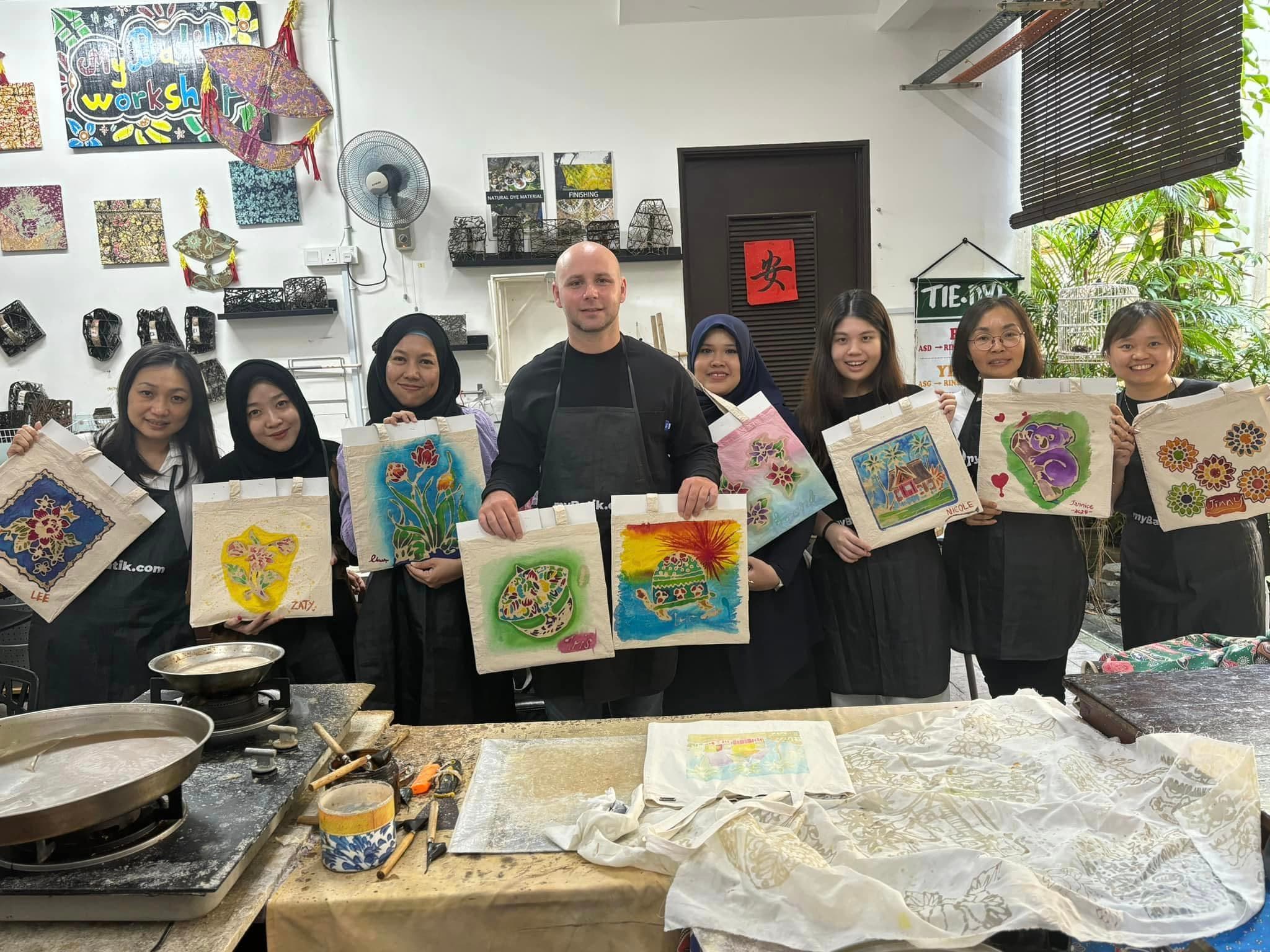 Teamwork Through Creativity: Top 16 Art and Craft Activities in Selangor - myBatik