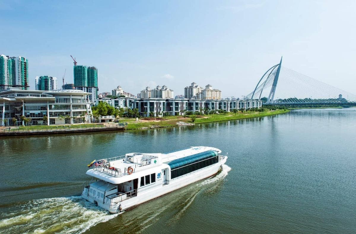 (3D2N) Team Building at Sunway Lagoon: Cruise Tasik Putrajaya