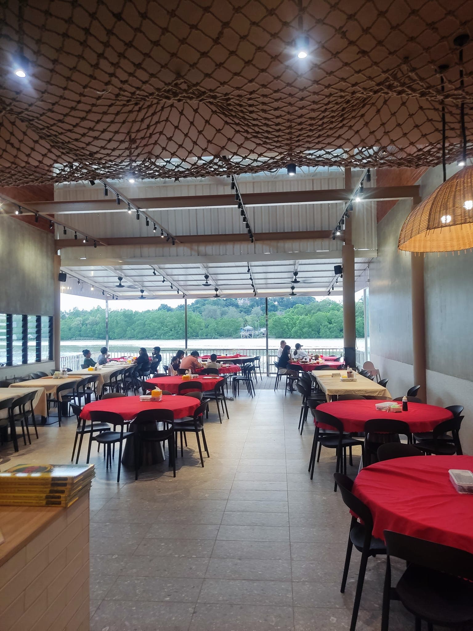 Epic 2D1N Team Building for Large Groups in Selangor: Restoran Makanan Laut Jeti