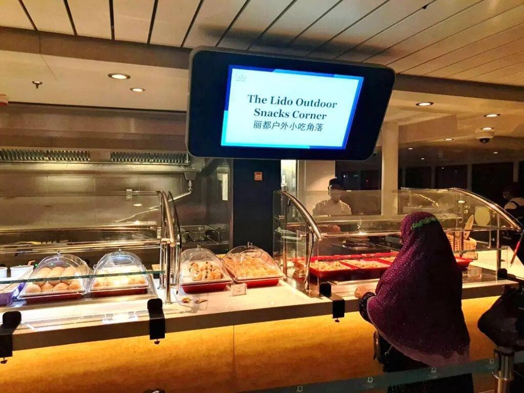 What you can do on Genting Dream Cruise? (Lido Outdoor Snack Corner)
