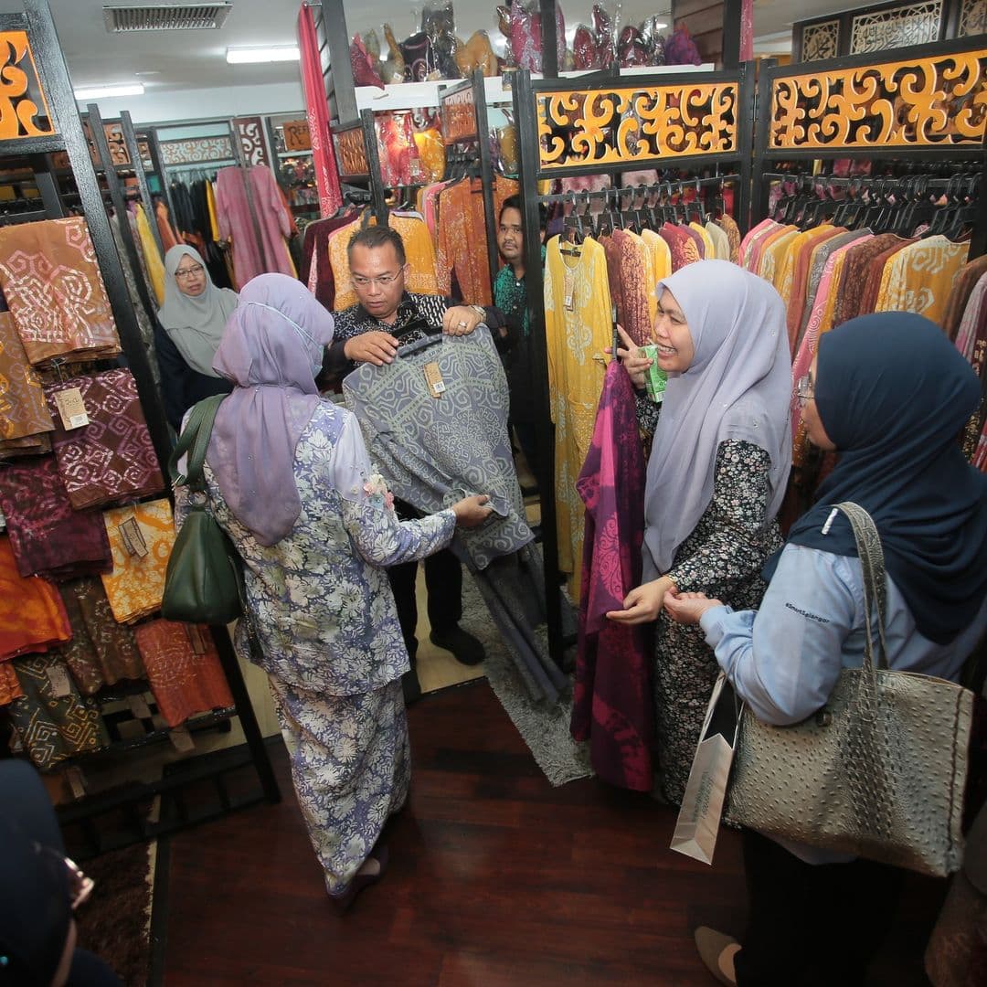 KL in Colours: A 2D1N Artistic Team Building to Spark Creativity - Kompleks Kraf Jalan Conlay