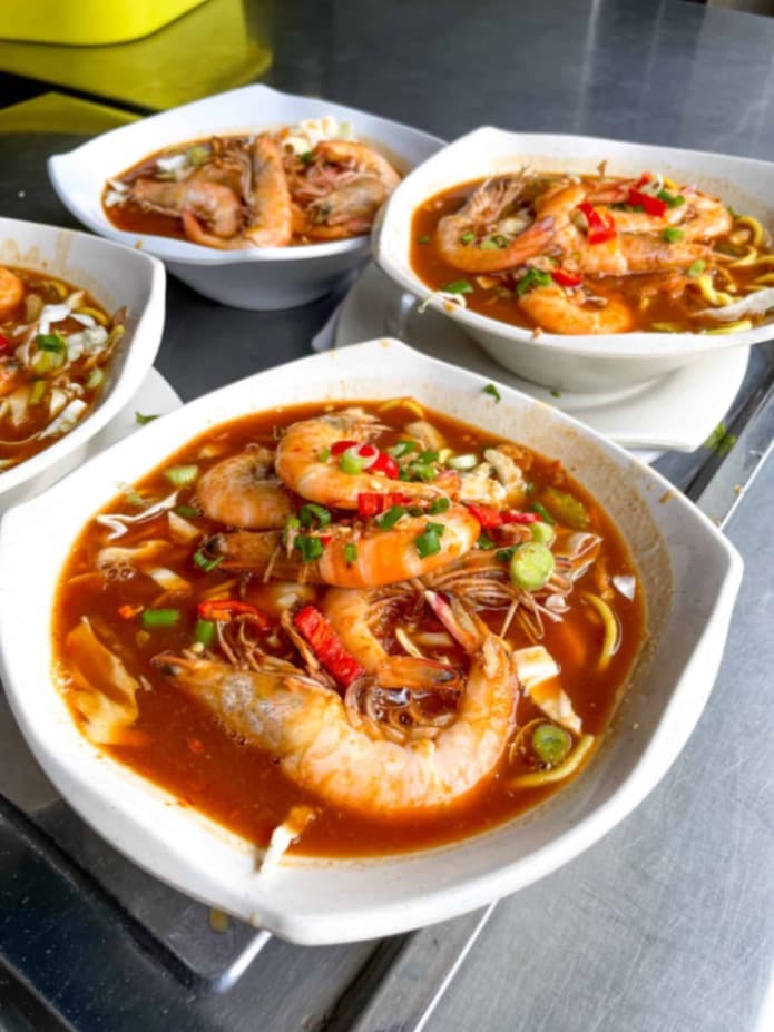 5-6 fat and fresh shrimps found on each bowl