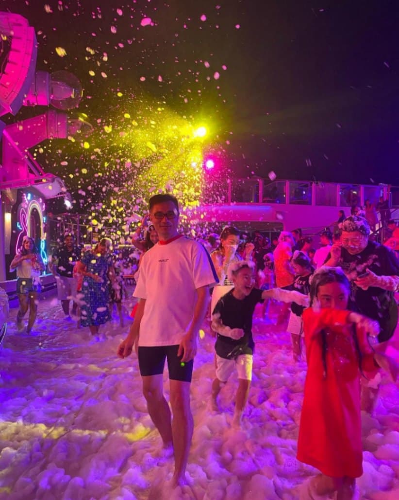 Spectrum of the Seas VS Genting Dream: Genting Dream Foam Party