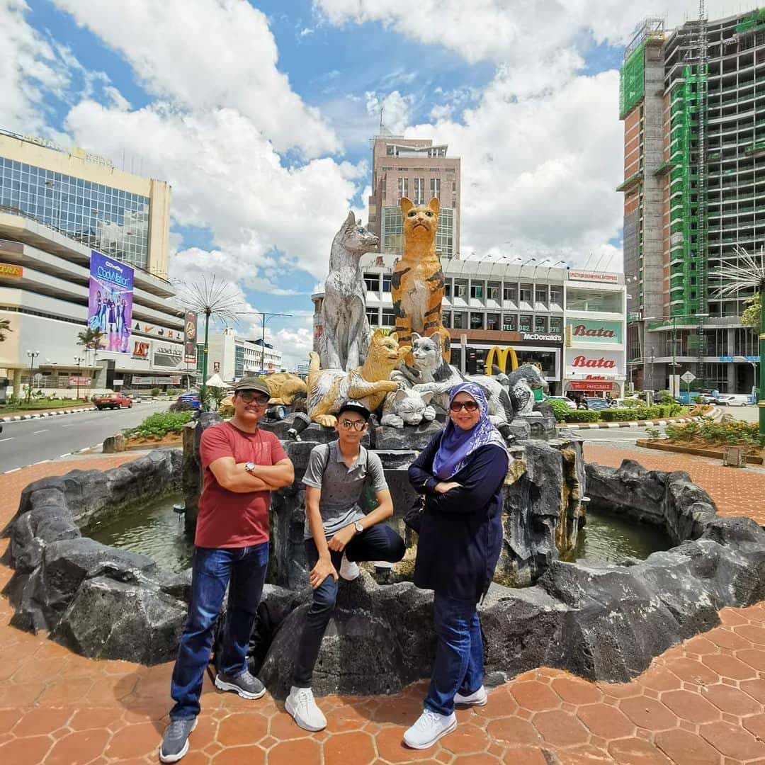(Sarawak Escape) 4 Days 3 Nights Itinerary: Team Bonding - Cats Statue