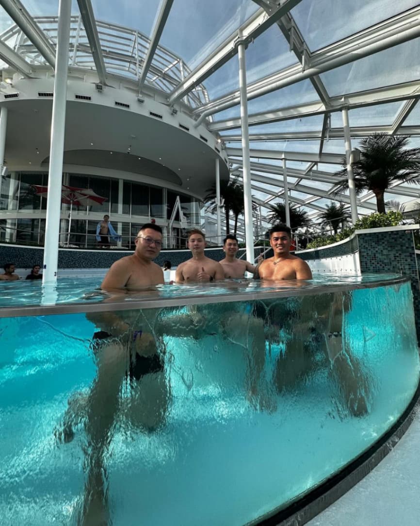 Spectrum of the Seas VS Genting Dream: Solarium