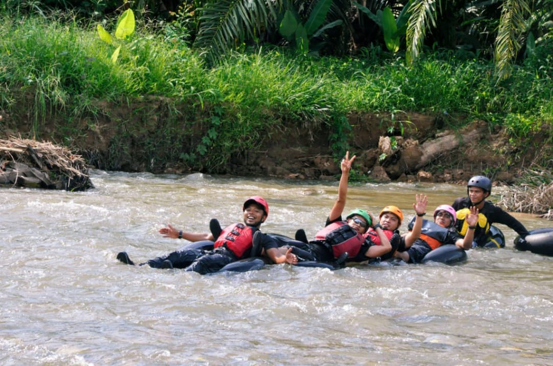 Team Harmony in Perak: River Tubing at Kampar River