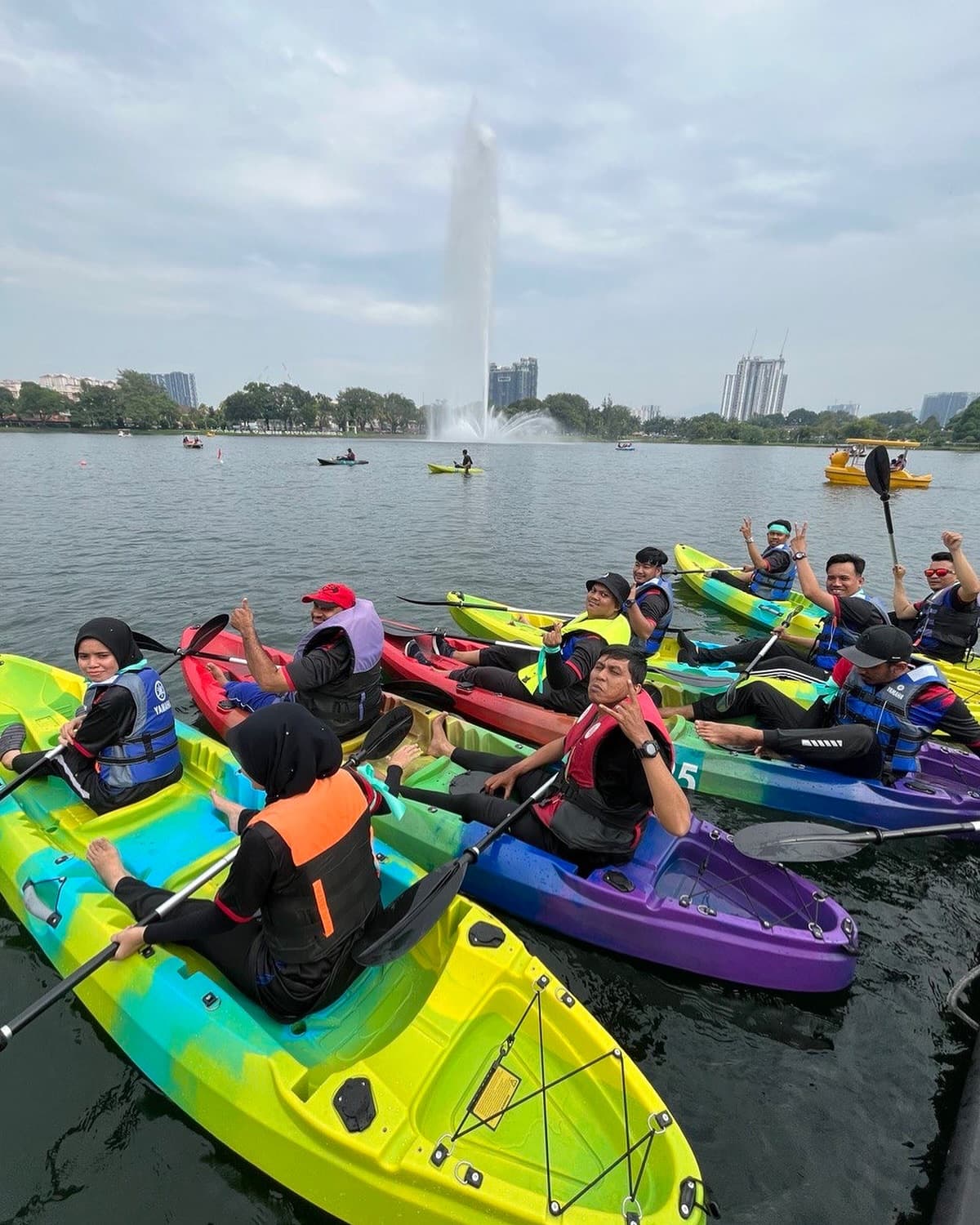 15 Exciting Sports Team-Building Activities in KL to Boost Team Spirit: White & Black Aquasports
