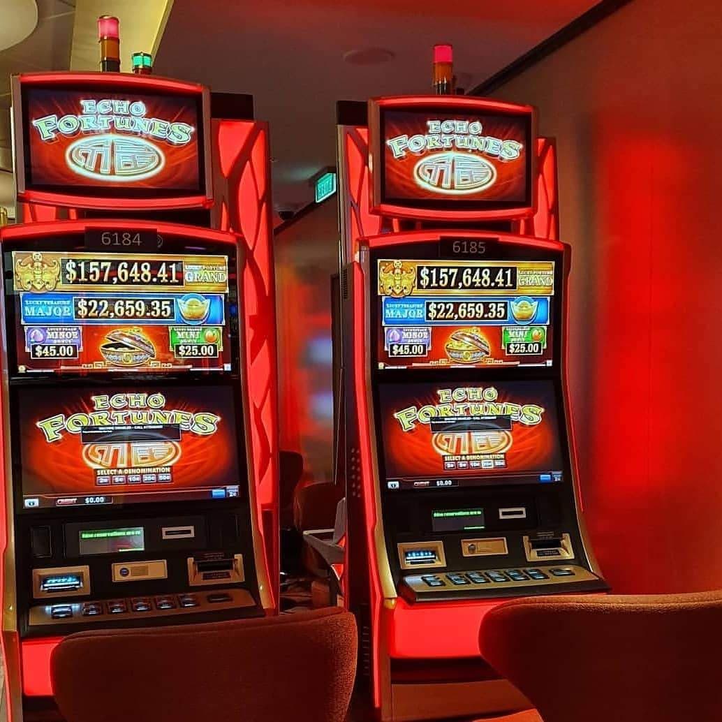 Spectrum of the Seas VS Genting Dream: Genting Dream Resorts World Genting at Sea