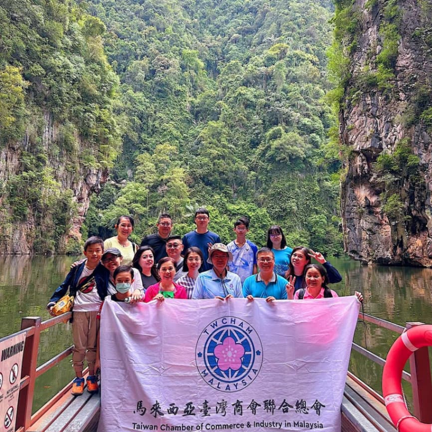 Team Harmony in Perak: An Awe-some Adventure at Tasik Cermin