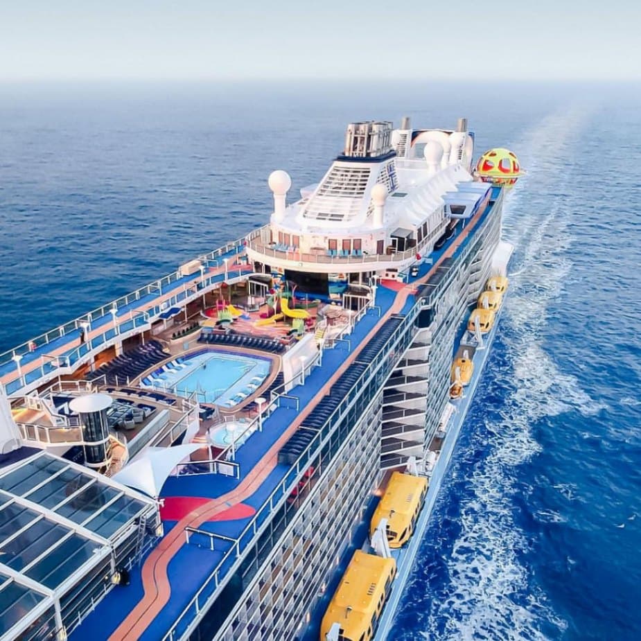 Spectrum of the Seas VS Genting Dream: Spectrum of the Seas Cinema