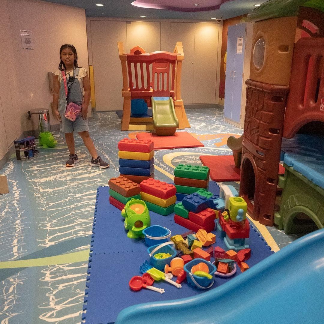 Spectrum of the Seas VS Genting Dream: Spectrum of the Sea Sushi Kids