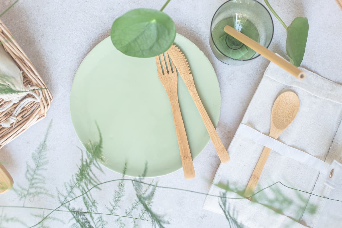 Sustainability in Corporate Retreats: 7 Eco-Friendly Ideas - Biodegradable utensils