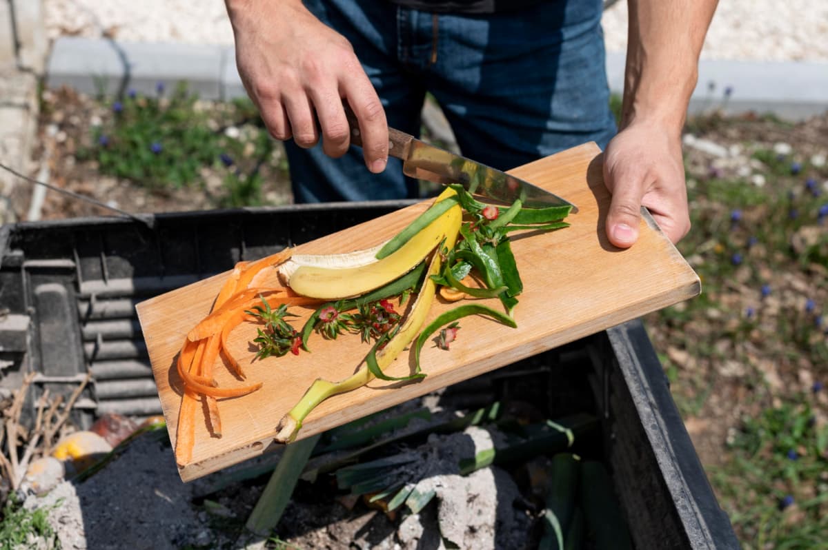 Sustainability in Corporate Retreats: 7 Eco-Friendly Ideas - Waste composte