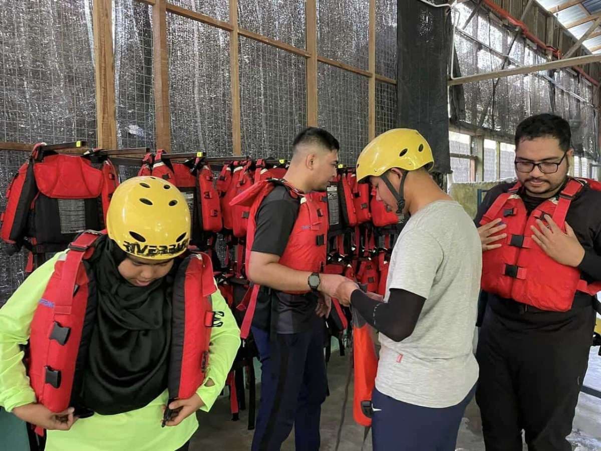 (2D1N) Survive Gopeng's Wild Rapids Together!: Gopeng white river rafting