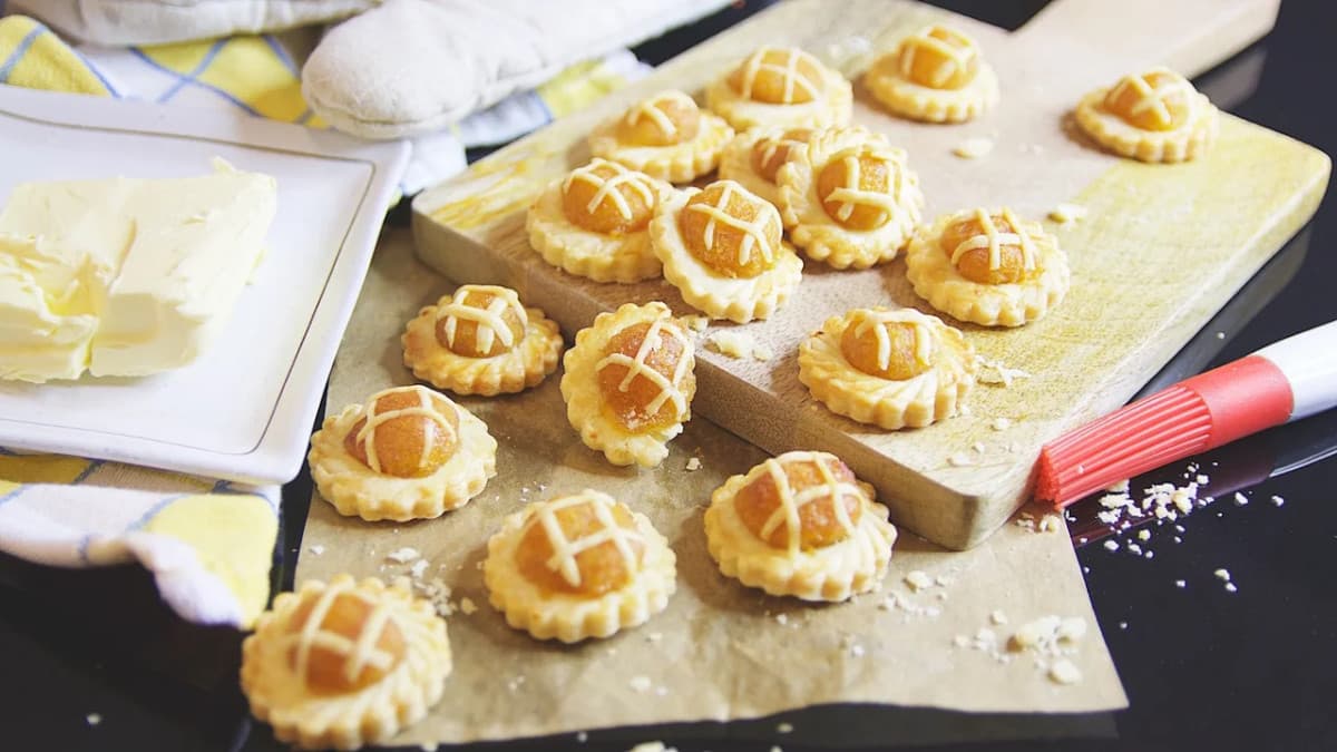 15 Chinese New Year Office Party Ideas: Chinese New Year Cookies Making