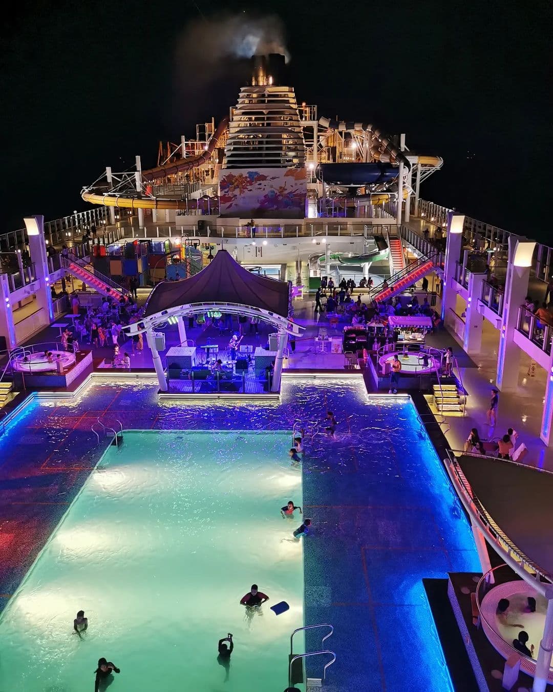 (Work Hard, Play Lavishly) 11 Must-Try Luxury Team Outings in Singapore : Genting Dream Cruise