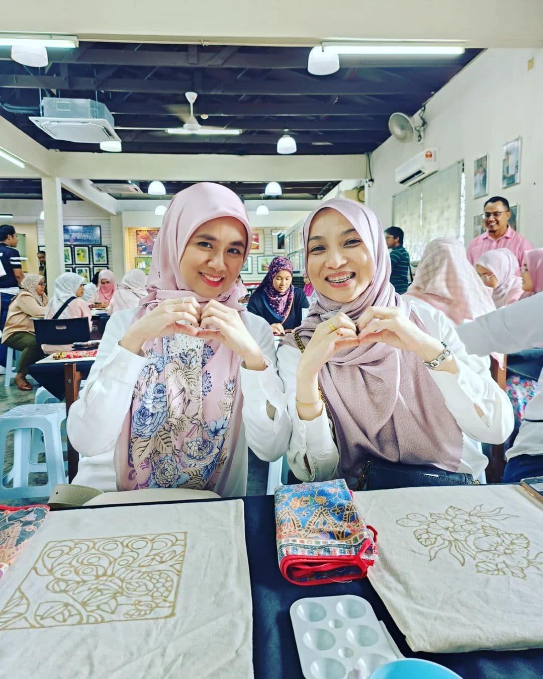 Get Creative Together: 15 Artistic Team Building Activities in Kuala Lumpur - Jadi Batek