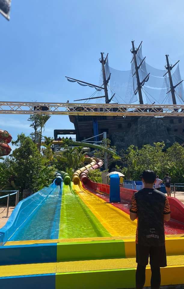 Sunway Lagoon vs SplashMania: SplashMania Maniac Racers