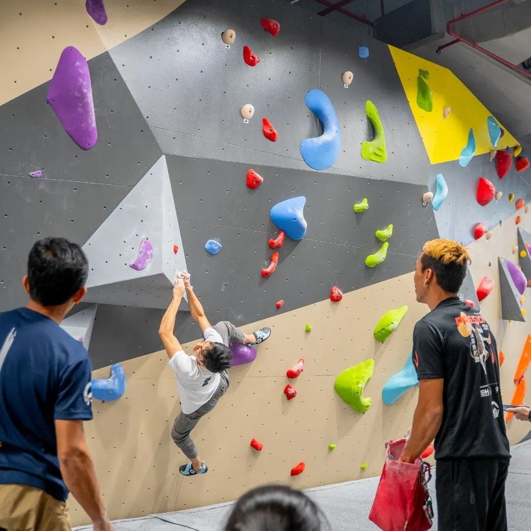 Synergy in Selangor: 19 Unforgettable Team-Building Activities - Synergy in Selangor: 19 Unforgettable Team-Building Activities - BUMP Bouldering