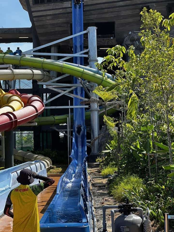 Sunway Lagoon vs SplashMania: SplashMania Plunge