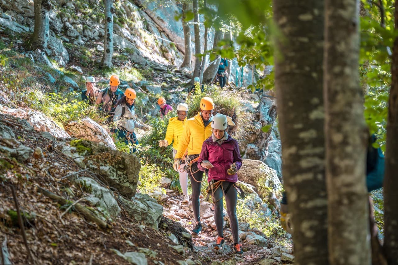 7 Strategies to Build a More Resilient Team Through Team Building Activities
