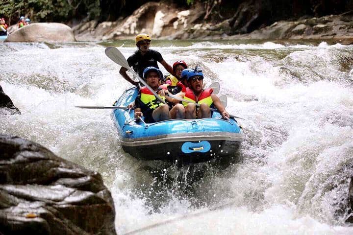 10 Nature-Inspired Activities in Malaysia for Stronger Connections: White Water Rafting
